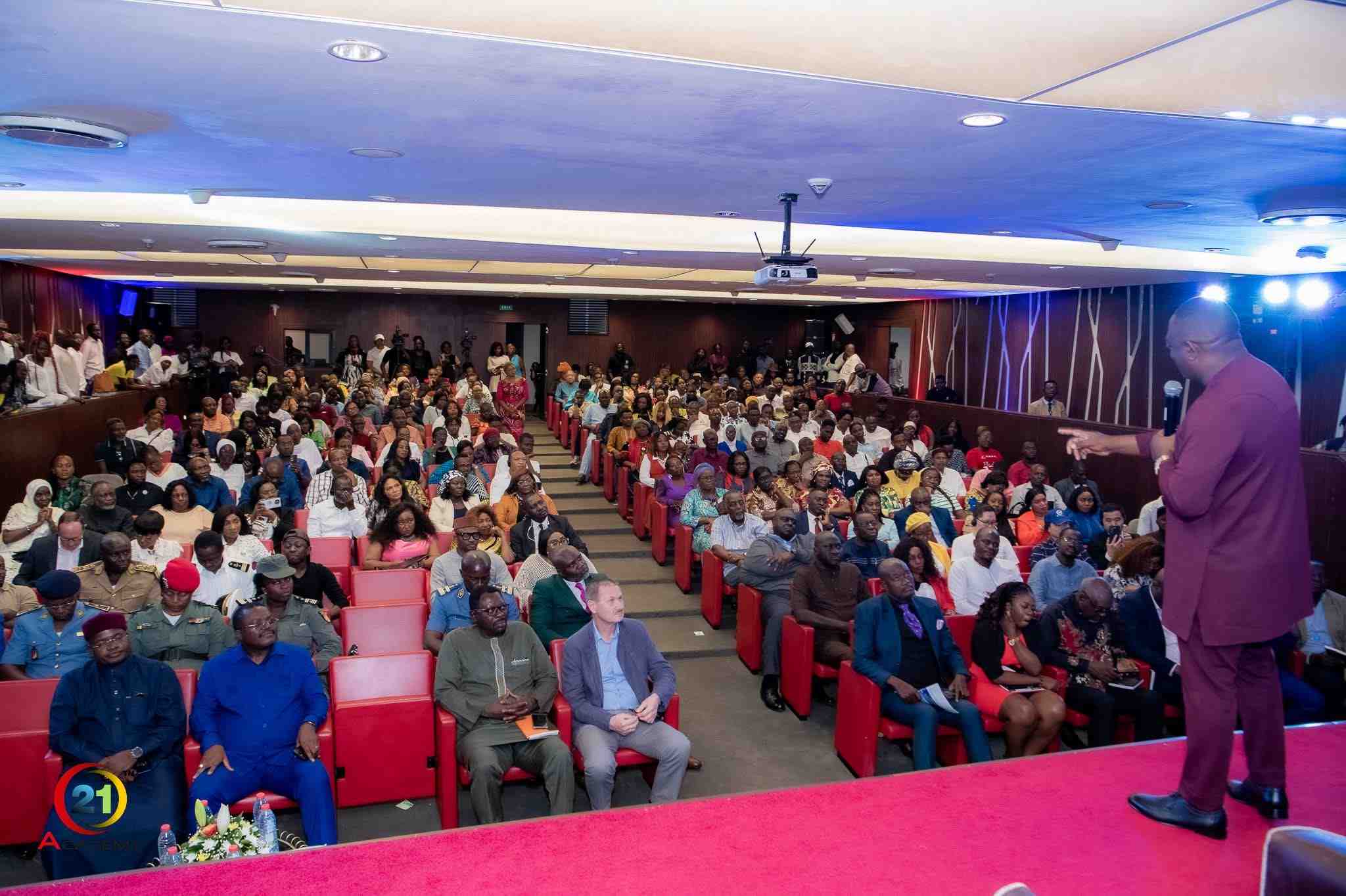 Roul Ruben Njionou || KRYSTAL PALACE HÔTEL DOUALA, CONFÉRENCE DÉDICAE DES LIVRES ''MARKETING DE RÉSEAU PLUS QU'UNE PROFESSION'' ET ''POURQUOI LE MARKETING DE RÉSEAU.''